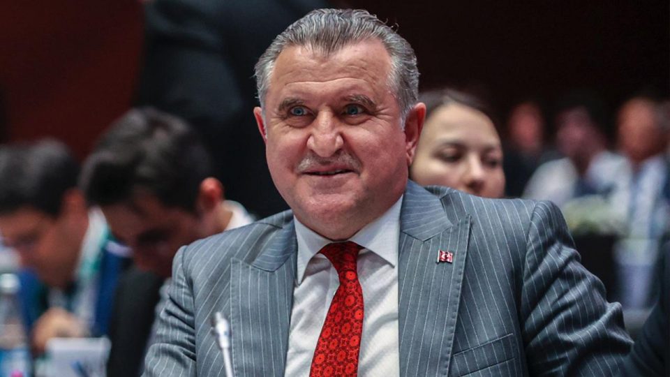 Bakan Osman Aşkın Bak özel sporcuları tebrik etti