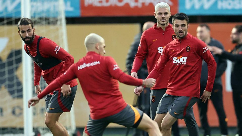 Galatasaray 2 yabancı oyuncusu ile vedalaşacak